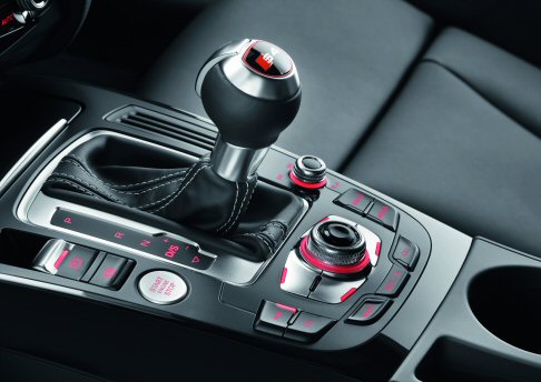 Audi - Le dotazioni di serie ricalcano sono le medesime offerte nelle versioni 2.0 TDI 177 CV quattro con cambio manuale. 