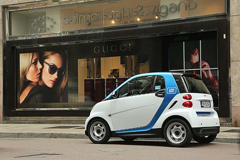 Smart - Liscrizione a car2go sar gratis nel periodo di lancio, mentre a partire dal primo ottobre si dovranno sborsare 19 Euro. 