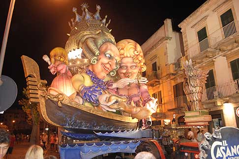 carro Il Casanova - Carro di carnevale Il Casanova a Putignano 2013