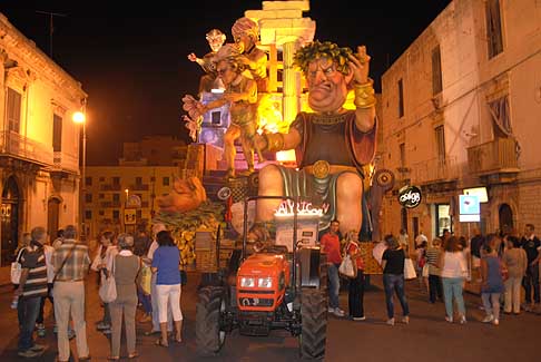 carro Satyricon - Carro di Putignano Satyricon dedicato a Federico Fellini al Carnevale estivo 2013