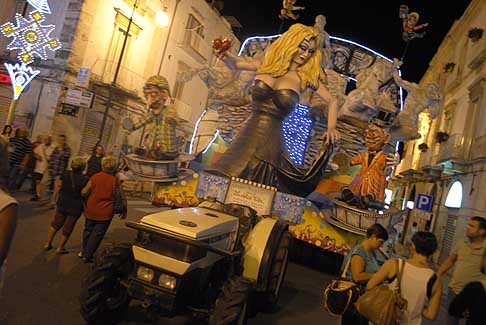 carro La Dolce Vita - Carro La Dolce Vita di Federico Fellini al Carnevale estivo di Putignano 2013