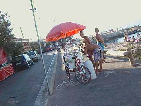 Ciclovia Adriatica - Triciclo carrozza granite a Cozze da Franco Paradiso, Toni il Pupo e Giampy Stile