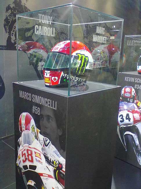 casco n. 58 di Simoncelli - Casco di Marco Simoncelli con il numero 58 allEicma 2011