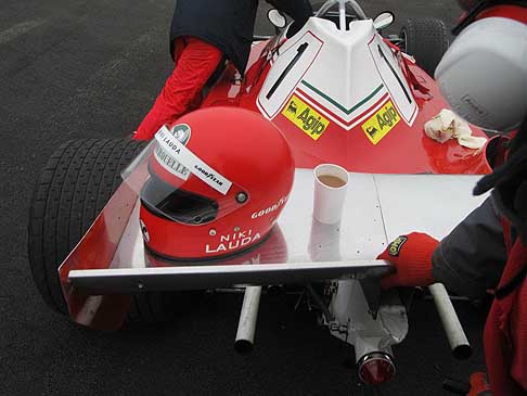 Film di Niki Luda - Casco di Niki Laud e monoposto ferrari
