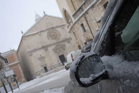 Neve in Puglia - Catedrale di Acquaviva delle Fonti (Bari) con neve