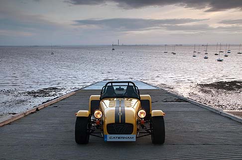 Caterham - Il brand dOltremanica Caterham sfoggia, in occasione dellevento a stelle e strisce Monterey Car Week, che si svolge in California, dal 11 al 17 agosto, due nuove iconiche vetture, destinate proprio al mercato statunitense.