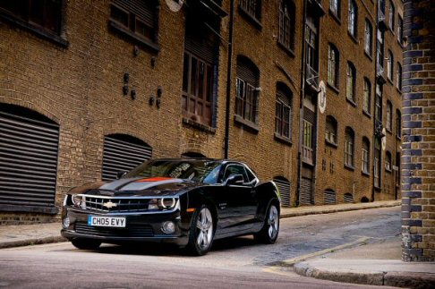 Chevrolet - Riconoscibile per il suo design fatto di muscoli, la Chevrolet Camaro  pronta per il grande ritorno in Europa dopo unassenza di ben dieci anni.