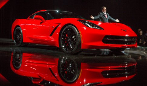 Chevrolet - La Chevrlet Corvette Stingray si presenta a Detroit con ununit di tutto rispetto. Un motore V8 LT1 da 6.2 litri con iniezione diretta, valvole a variazione continua e rapporto di compressione 11.5:1.