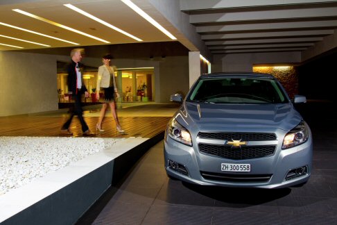 Chevrolet - Le linee slanciate di Malibu si accompagnano a unelevata efficienza aerodinamica. 
