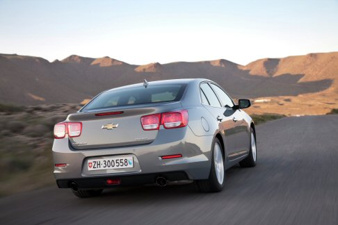 Chevrolet - Tutte le versioni sono dotate di servosterzo elettrico montato sulla scatola dello sterzo, sistema di assistenza alla partenza in salita Hill-Start Assist e freno di stazionamento elettronico. 