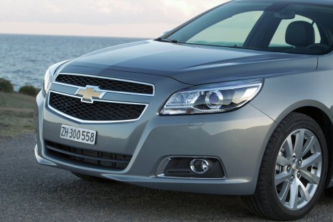 Chevrolet - Tutti i modelli venduti in Europa avranno sei airbag, poggiatesta attivi, pedaliera collassabile, cinture di sicurezza anteriori a tre punti di ancoraggio con pretensionatori e limitatori di carico.