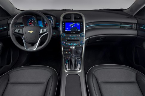 Chevrolet - La gamma completa di sistemi elettronici di controllo del telaio comprende: Controllo Elettronico della Stabilit (ESC), Controllo della Trazione (TC), ABS a quattro canali con Ripartitore Elettronico di frenata.