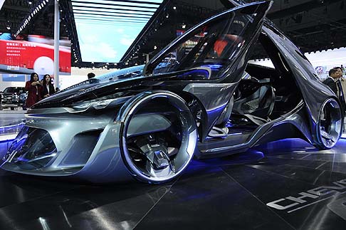Chevrolet -  Il marchio dOltreoceano intende stupire i visitatori del Salone di Shanghai con vetture dal carattere innovativo e futuristico. 