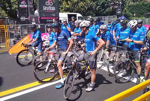 Giro d´Italia - Ciclisti del Giro d´italia sposorizzati da Banca Mediolanum a Reggio Emilia 2022