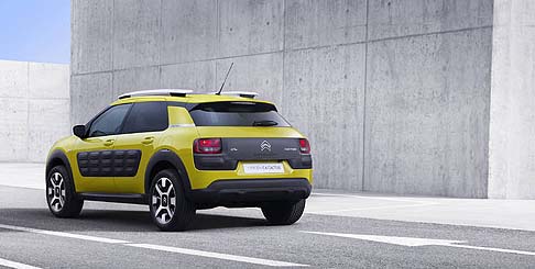 Citroen - Per le versioni con cambio pilotato ETG, la leva del cambio tradizionale  stata eliminata a favore del sistema Easy Push.