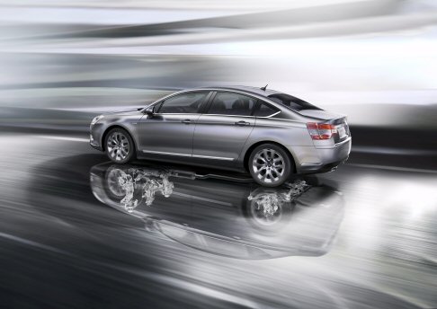 Citroen - In conclusione, Citroen C5 beneficia di tecnologie moderne ed esclusive, a servizio del benessere, del comfort e della sicurezza per tutti, come Citroen eTouch o la sospensione Idrattiva III+.