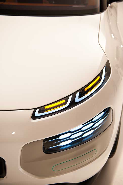 Citroen - Citroen Cactus prototipo dettaglio fari anteriori