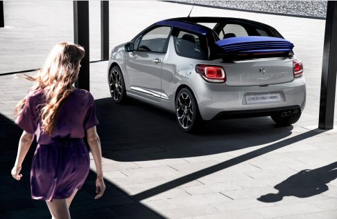 Citroen - Premiere del Salone di Parigi, la Citroen DS3 Cabrio inaugura una nuova pagina della gamma DS, con la proposta di una cabriolet la cui architettura consente di viaggiare a cielo aperto.