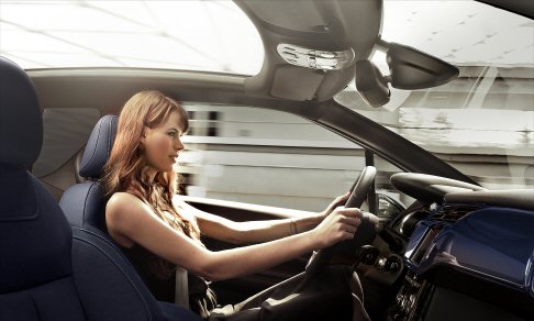 Citroen - L�insonorizzazione � stata curata con la scelta di una tela di alta qualit�, anche grazie allo studio di un deflettore aerodinamico.