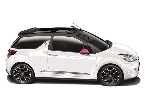 Citroen - In vendita dal 1 agosto e al prezzo di 18.745 sterline, si presenta con un corpo vettura Polar White, abbinato ad una capote in tela di colore nero e a tocchi di Fuchsia Pink. 