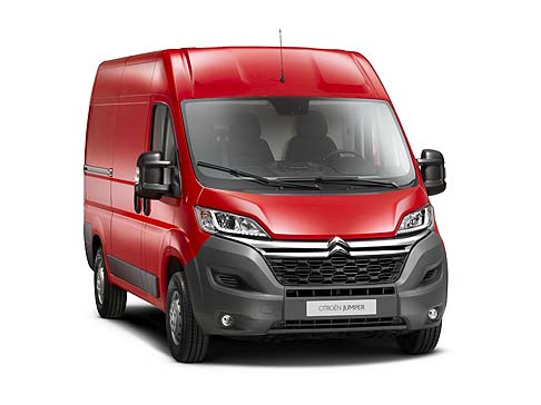 Fiat - Citroen Jumper rappresenta un modello di successo per la gamma del double Chevron, le circa 800.000 unit vendute dal lancio. Fisicamente, il veicolo appare pi dinamico e solido.