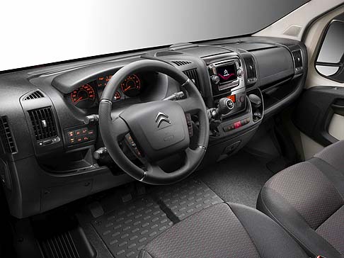 Fiat - Citroen Jumper offre molti equipaggiamenti nuovi per la sua categoria, ponendo grande attenzione alla sicurezza.