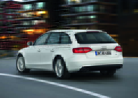 Audi - Commercializzazione Audi A4 Avant posteriore vettura
