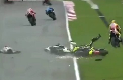 Marco Simoncelli - Crash per il giovane pilota italiano Marco Simoncelli muore all�et� di 24 anni