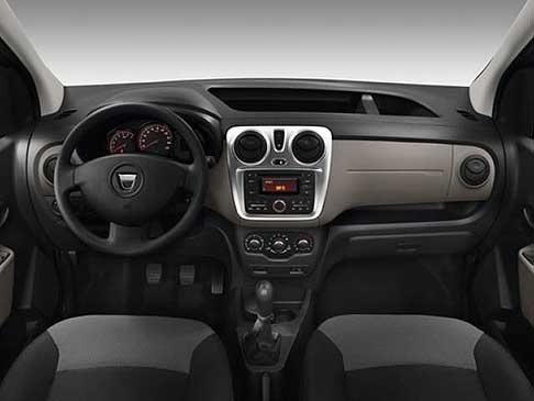 Dacia - News Dacia Dokker 2012 interni con accessori moderni e tecnologici come il sistema multimediale Media Nav, composto da un grande touch screen 18 cm, equivalente a 7 pollici, navigatore, radio, connettivit e telefonia Bluetooth