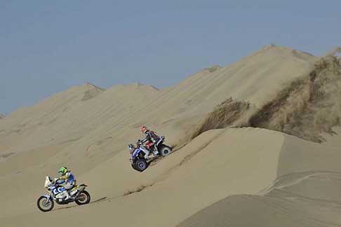 Dakar 2013 - Dakar 2013 per la III tappa Pisco Nazca, moto e quad sulle dune sabbiose