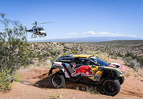 Peugeot - Nella tappa di Cordoba vince Giniel de Villiers, ma  Sainz a ricevere gli allori 