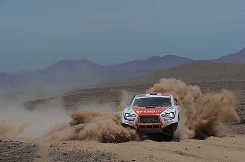 Mitsubishi - Dakar stage 8 - Mitsubishi Racing del Driver Wevers Lurquin