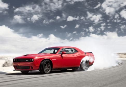 Dodge - Nuova Dodge Chellenger SRT del 2015, con un motore da 6.2 litri HEMI Hellcat sovralimentato, produce 707 CV vapore