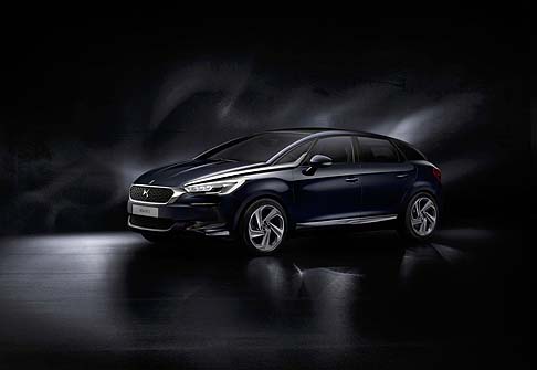Citroen - Design interessante che si avvale di soluzioni estetiche curate ed eleganti, abbinate a d una guida vivace ed elementi tecnologici evoluti sono tra le caratteristiche dellinedita DS5.