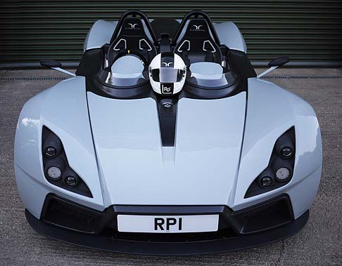 Elemental Motors - Il design esterno della RP1  contemporaneo. La livrea di colore grigio con elementi in contrasto di colore nero ne enfatizzano il DNA sportivo.