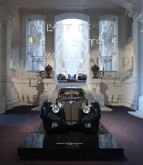 Bugatti - Entrata Museo Auto a Parigi con l' auto storica Bugatti esposizione esclusiva di Ralph Lauren