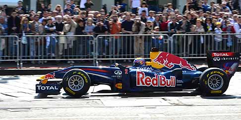 Red Bull - La Red Bull di Mark Webber in pista nella citt di Torino