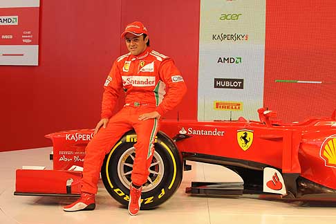 Ferrari - Felipe Massa e la Ferrari F2012 monoposto di Formula 1