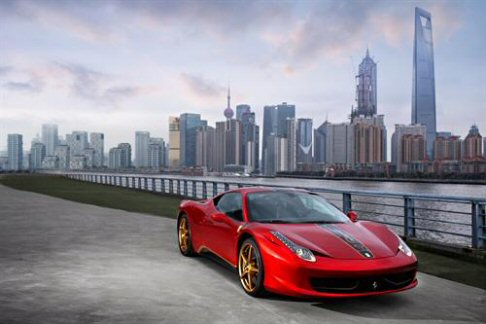 Ferrari - Il particolare pi rappresentativo di questa special edition  sicuramente il dragone dorato che spicca sul cofano. 