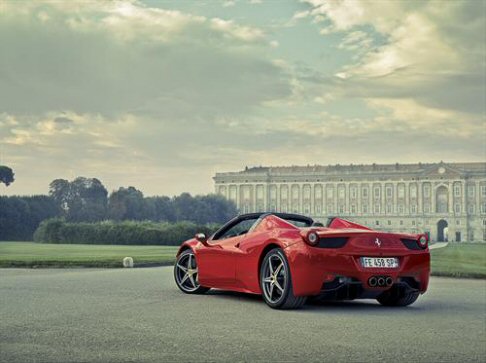Ferrari - Ferrari Cavalcade partir da Bologna per dirigersi verso lautodromo Dino e Enzo Ferrari sulle rive del fiume Santerno, dove si disputeranno tre prove di abilit. 