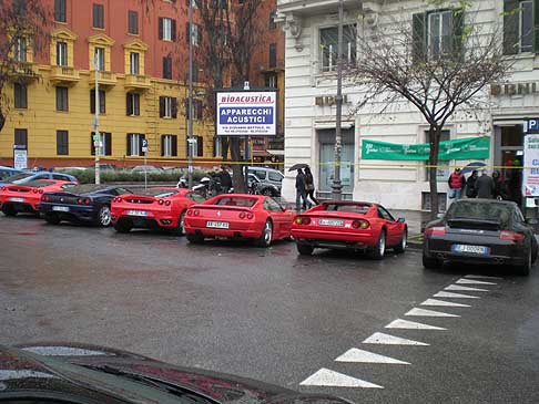 Telethon - Le Ferrari di Maranello di fronte alla Banca Nazionale del Lavoro a Roma a favore di Telethon