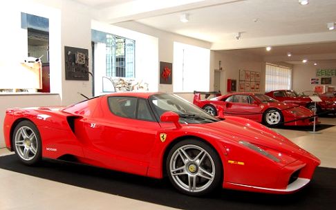 Museo Mogam - Ferrari Enzo 2003 esposte al Mogam - Modern Gallery of Arts and Motors di Catania