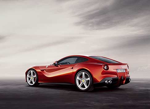 Ferrari - Ferrari F12 Berlinetta retro vettura. Le nuove sospensioni e cambio sono stati migliorati consentendo anche una riduzione del posteriore