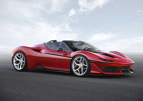 Ferrari - La nuova fuoriserie Ferrari J50 è una sportiva due posti, con motore posteriore-centrale. 