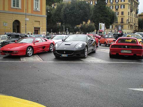 Telethon - Raduno Ferrari a Piazza Mazzini a Roma oraganizzato dal Club Scuderia Quirinale 