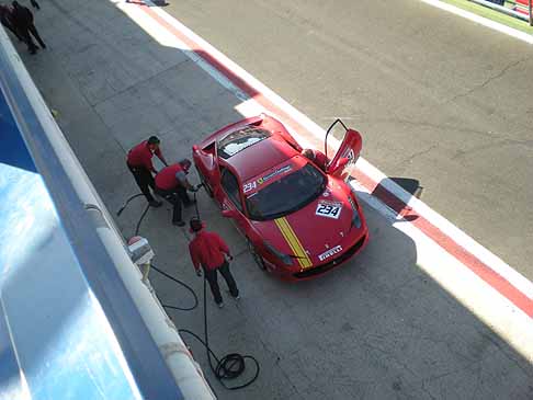 Ferrari Challenge - Ferrari Racing pit stop nel paddock a Vallelunga