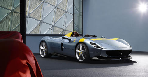 Ferrari - La Ferrari Monza SP1 è stata progettata come monoposto stradale, mentre la SP2 è una biposto che permette di vivere grandi emozioni alla guida