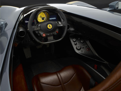 Ferrari - Le Ferrari Monza SP1 e SP2 si presentano con un design esclusivo e il miglior rapporto peso-potenza grazie allutilizzo di fibra di carbonio