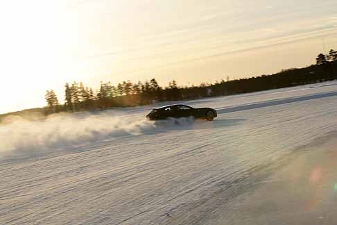 Ferrari - Ferrari FF la nuova di Maranello per le guide sulla neve