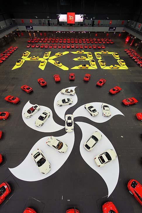 Ferrari - Il pi grande raduno di vetture del Cavallino Rampante mai effettuato nella Grande Cina si  svolto allAsia World Expo sullisola di Lantau.